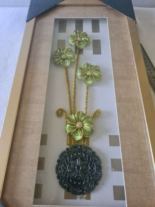 DECORATIVE FLOWER FRAME(54 × 26CM)