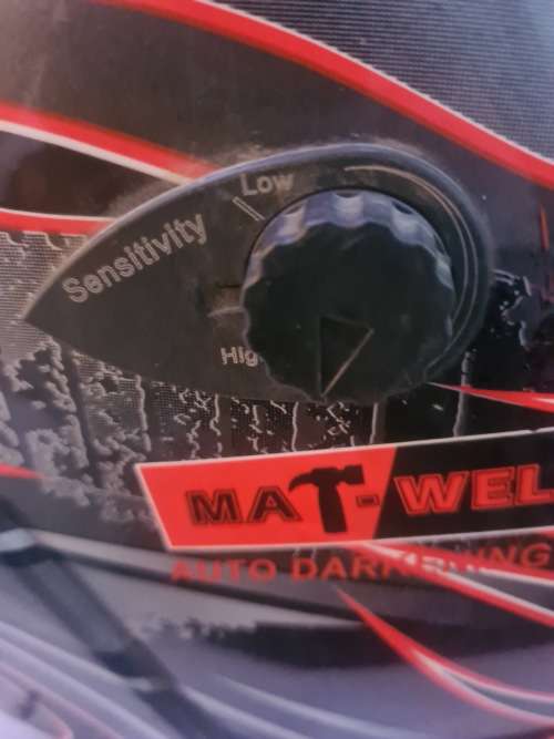 AUTO DARKENING WELDING HELMET