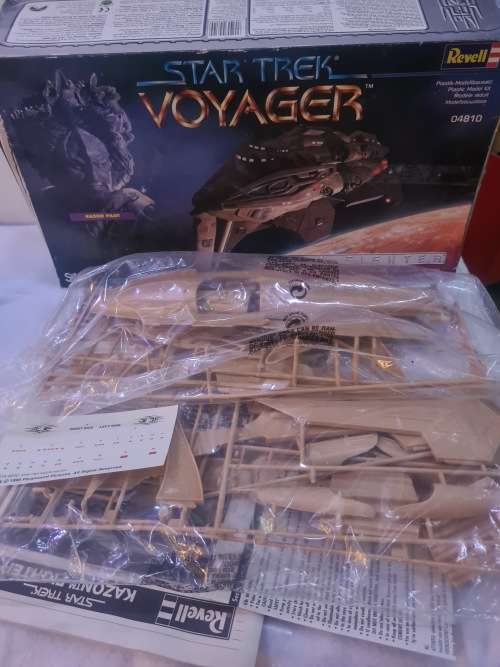 STAR TREK VOYAGER KAZON FIGHTER TO BUILD-33.6cm