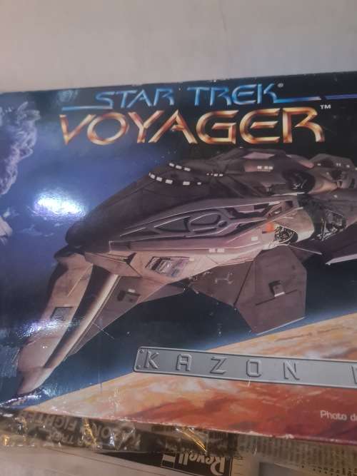 STAR TREK VOYAGER KAZON FIGHTER TO BUILD-33.6cm