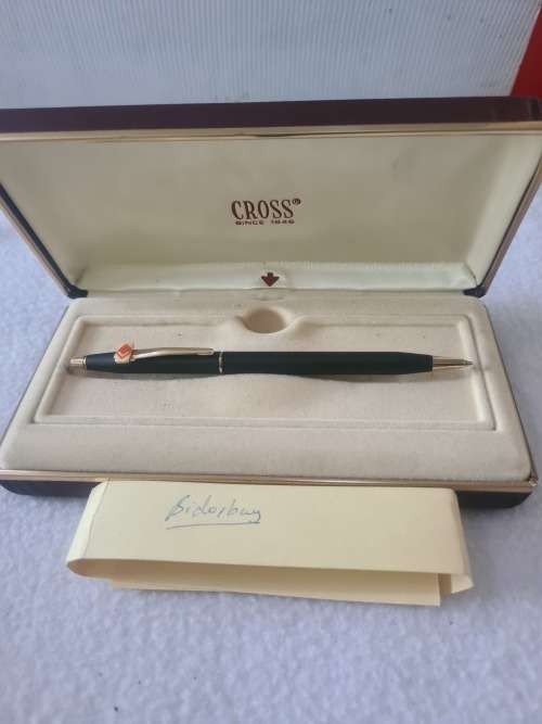 CROSS PEN(WRITES WELL)