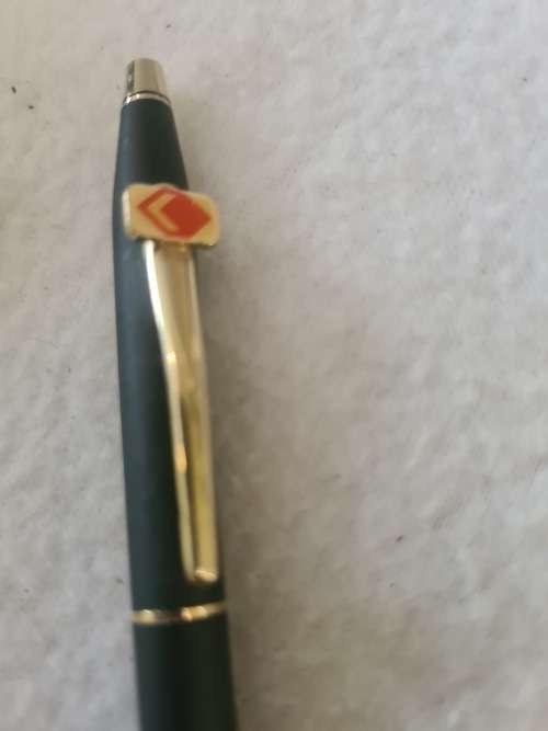 CROSS PEN(WRITES WELL)