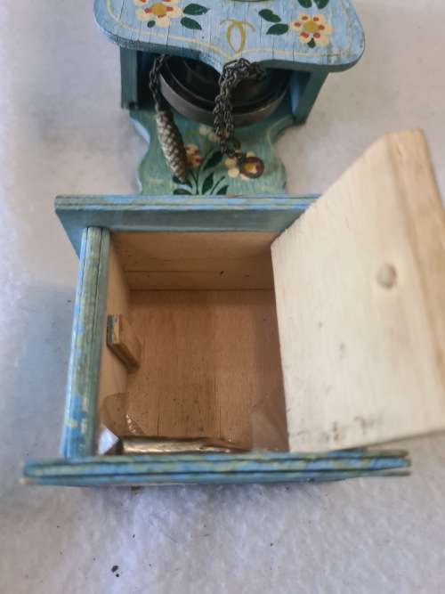 VINTAGE DOLLS HOUSE MECHANICAL WOODEN CLOCK(INCLUDES KEY AND LIFT)