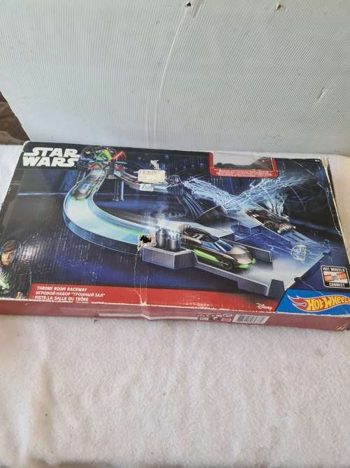 STARWARS HOTWHEELS THRONE ROOM RACEWAY