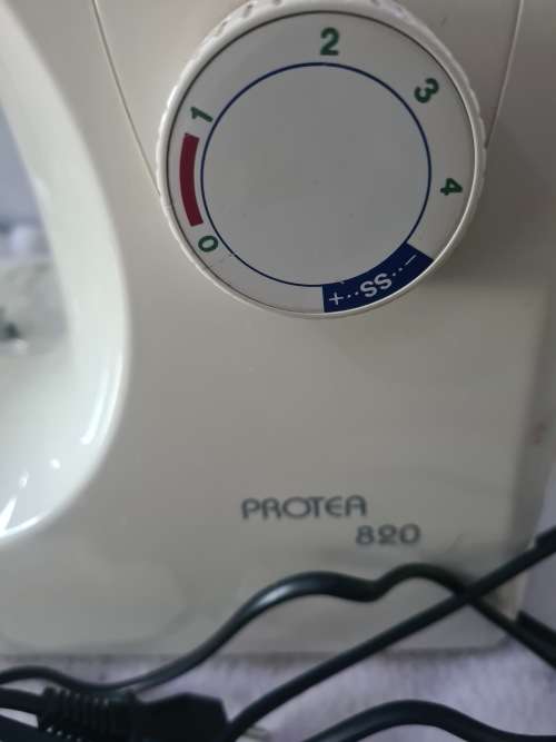 EMPISAL PROTEA 820 SEWING MACHINE(WORKS)