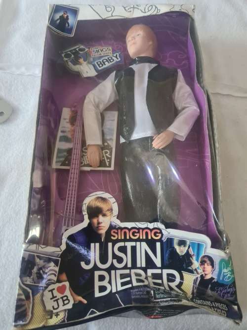 JUSTIN BIEBER DOLL WITH GUITAR)(30CM TALL)