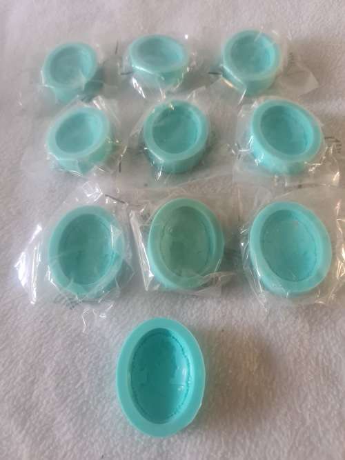 10 PIECE SILICONE CAMEO CHOCOLATE MOULDS
