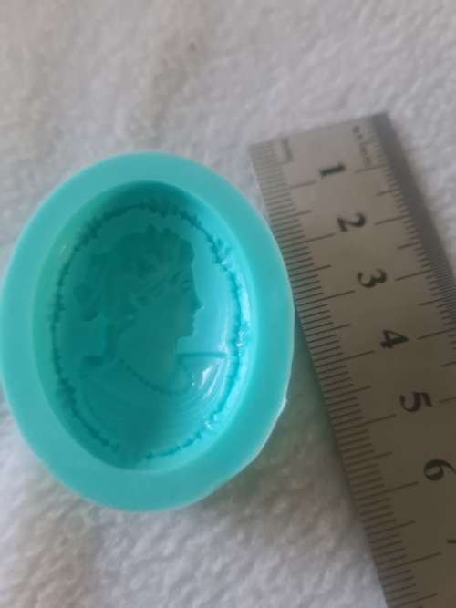 10 PIECE SILICONE CAMEO CHOCOLATE MOULDS