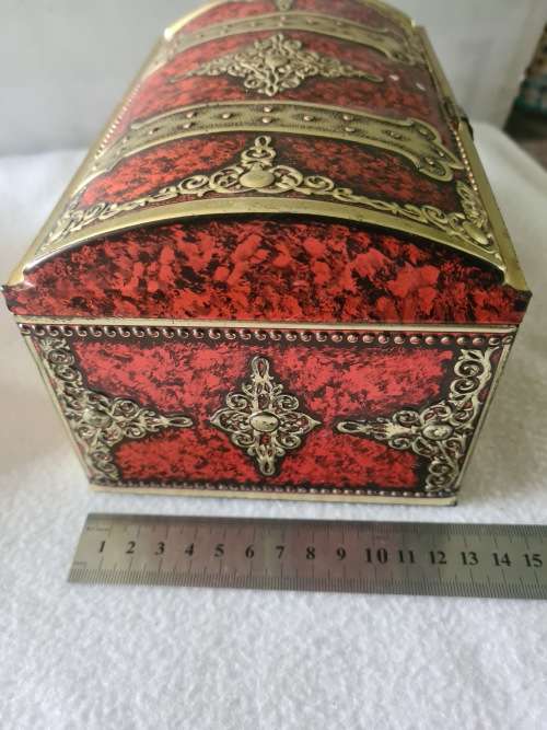 VINTAGE META7L CHEST KIST BOX