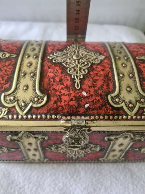 VINTAGE META7L CHEST KIST BOX