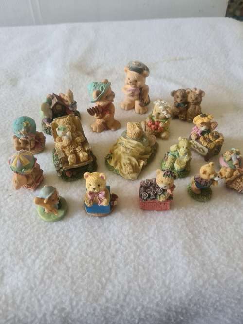 JOBLOT COLLECTABLE MINIATURES(16 PIECES)