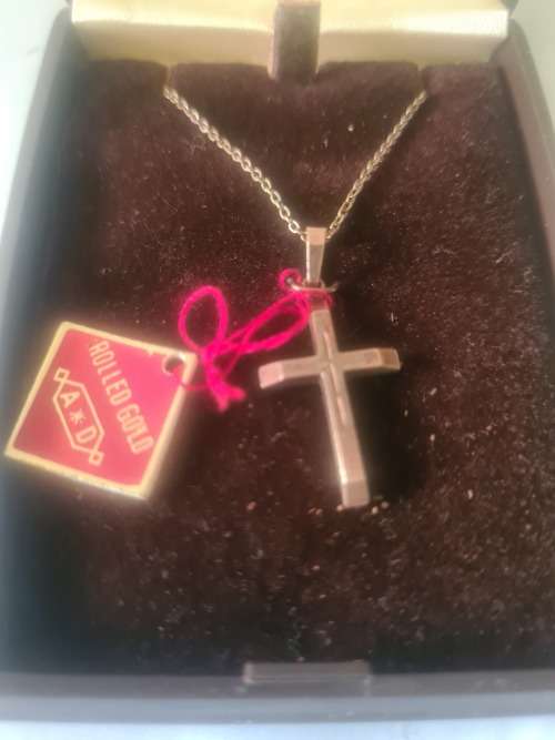 ROLLED GOLD CROSS CHAIN AND PENDANT