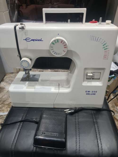 EMPISAL EM-250 DELUXE SEWING MACHINE(IN EXCELLENT WORKING CONDITION (