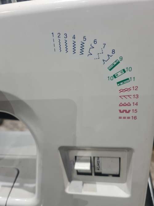 EMPISAL EM-250 DELUXE SEWING MACHINE(IN EXCELLENT WORKING CONDITION (