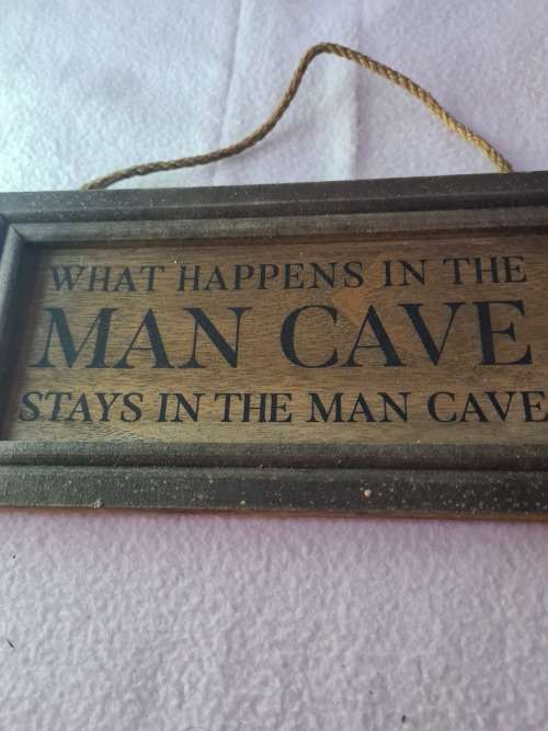 WOODEN MANCAVE-WHAT HAPPENS IN A MANCAVE STAYS IN THE MANCAVE SIGN(24 X 12CM)