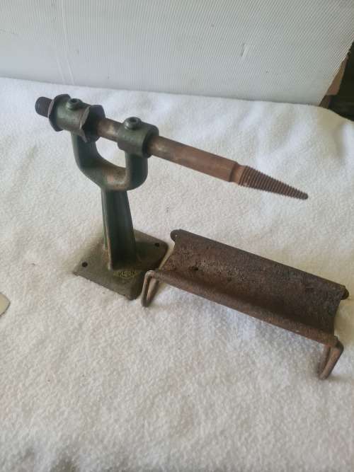 VINTAGE LIVE STEAM ENGINE CAST IRON PULLEY AND TROUGH (HAS KEEN MARKINGS)