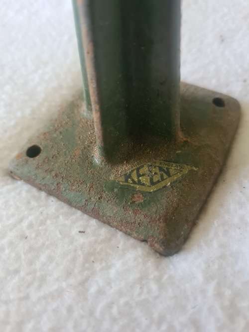 VINTAGE LIVE STEAM ENGINE CAST IRON PULLEY AND TROUGH (HAS KEEN MARKINGS)