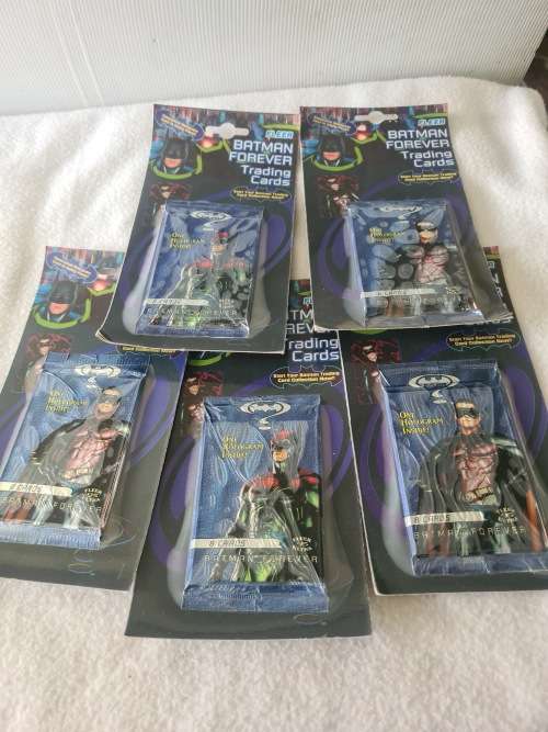 5 PACKS BATMAN FOREVER TRADING CARDS*40 CARDS*EACH PACK HAS A HOLOGRAM CARD IN