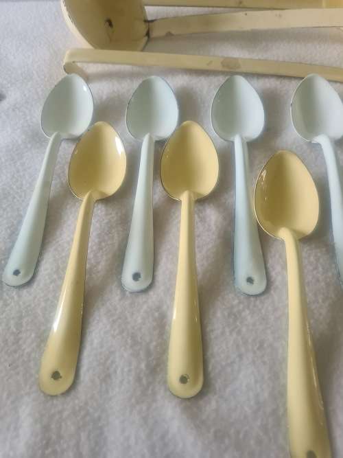 14 PIECE VINTAGE ENAMEL CUTLERIES