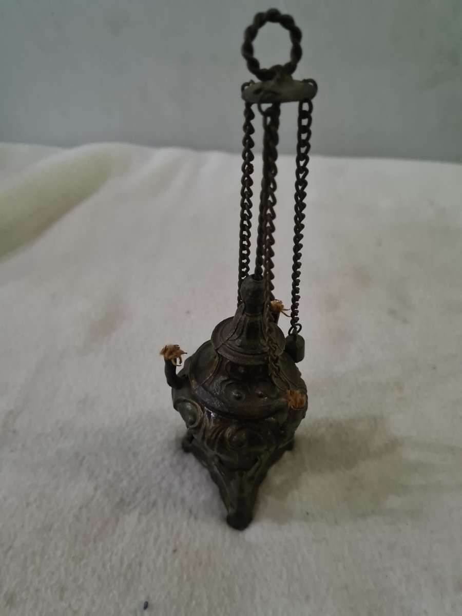 ANTIQUE 3 WICK WALE OIL LAMP
