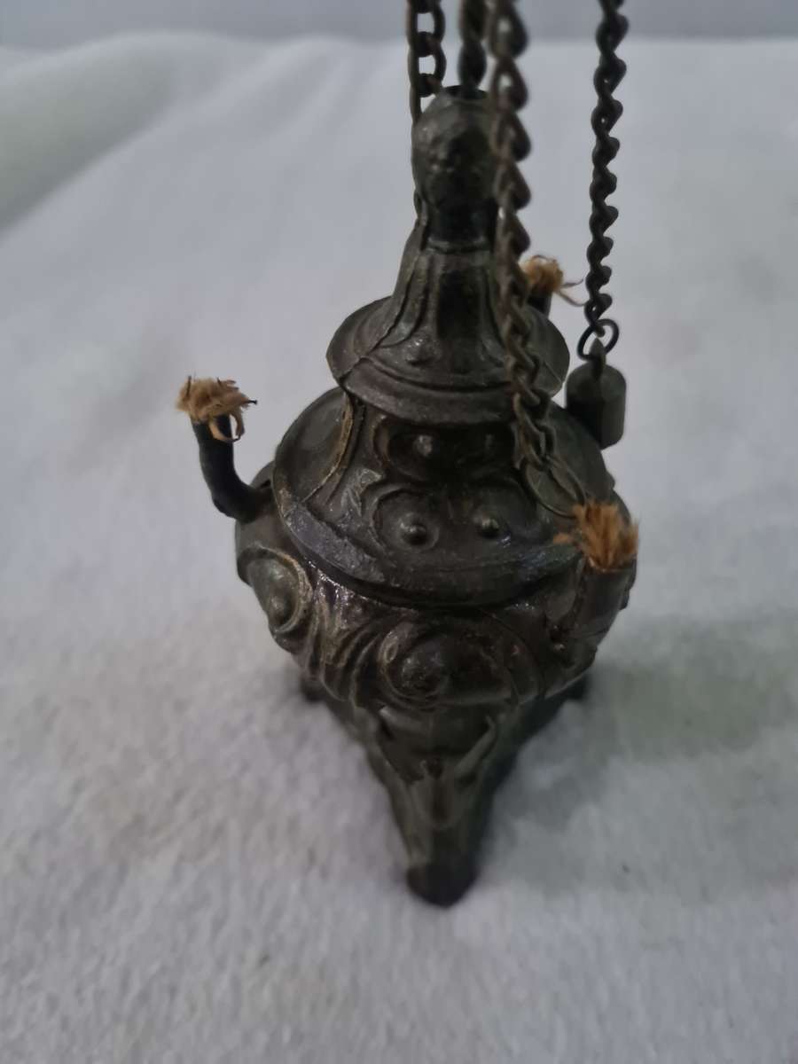 ANTIQUE 3 WICK WALE OIL LAMP