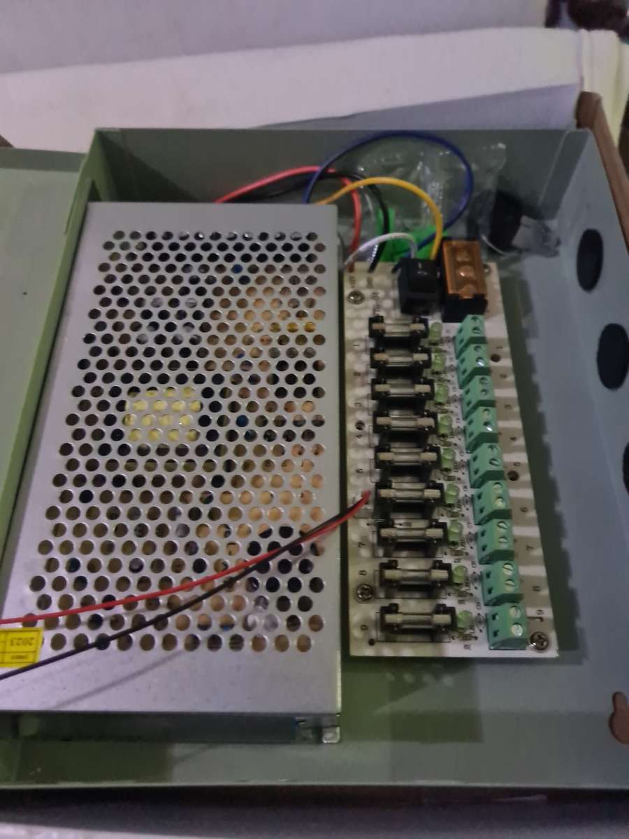12 VDC 9 OUTPUT SWITCH MODE CCTV POWER SUPPLY