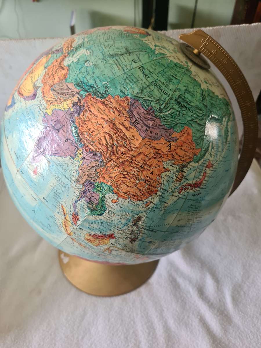 VINTAGE WORLD GLOBE(METAL BASE)