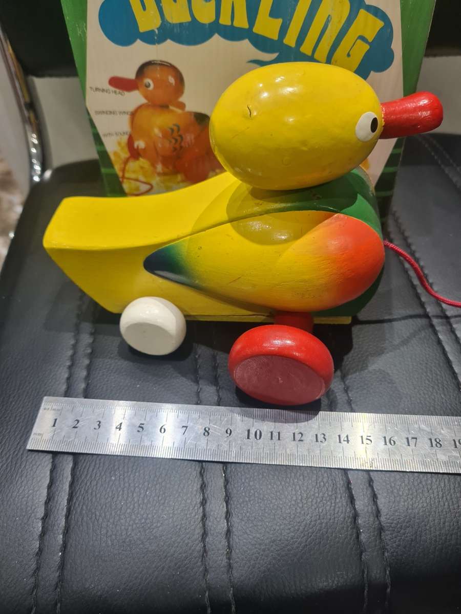 VINTAGE WOODEN PULL ALONG DUCKLING  IN ORIGINAL BOX