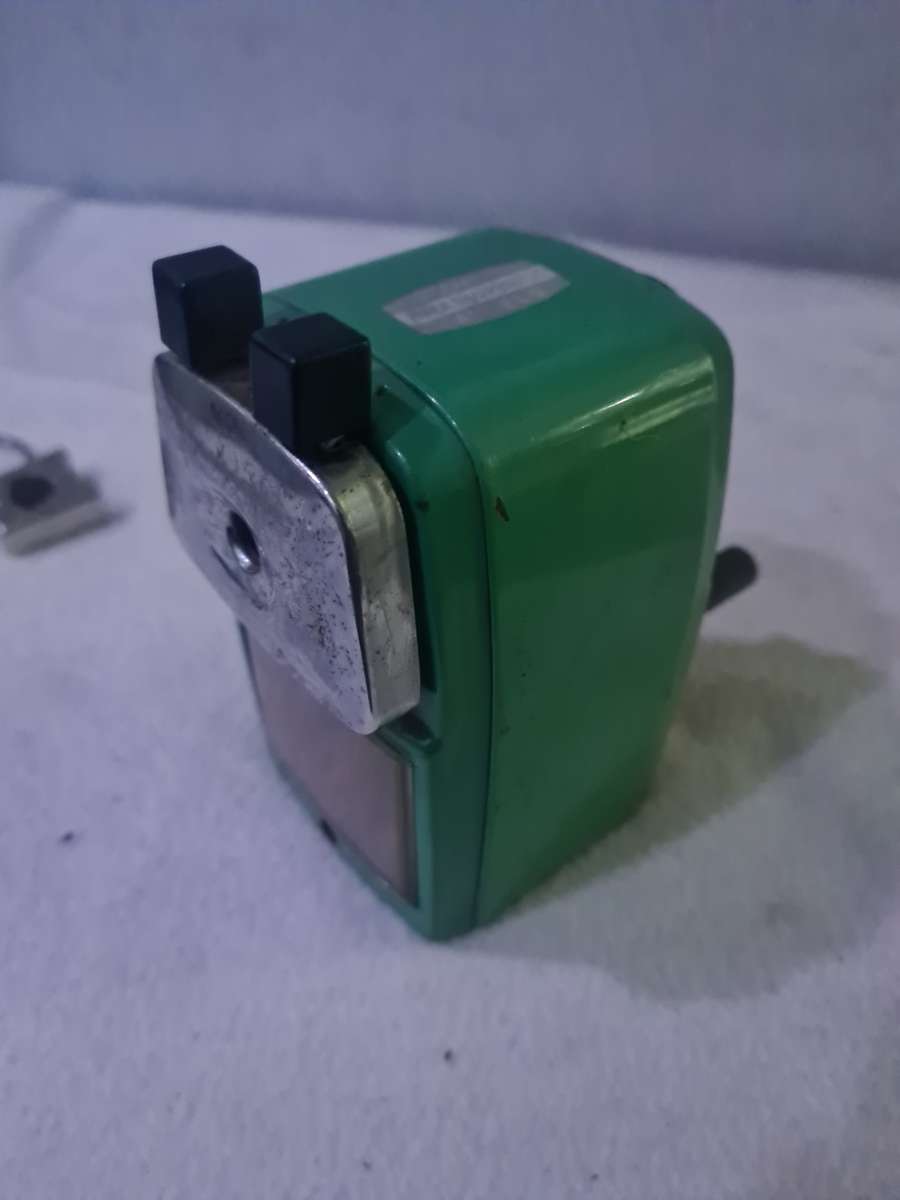 VINTAGE CARL ANGEL 5 PENCIL SHARPENER
