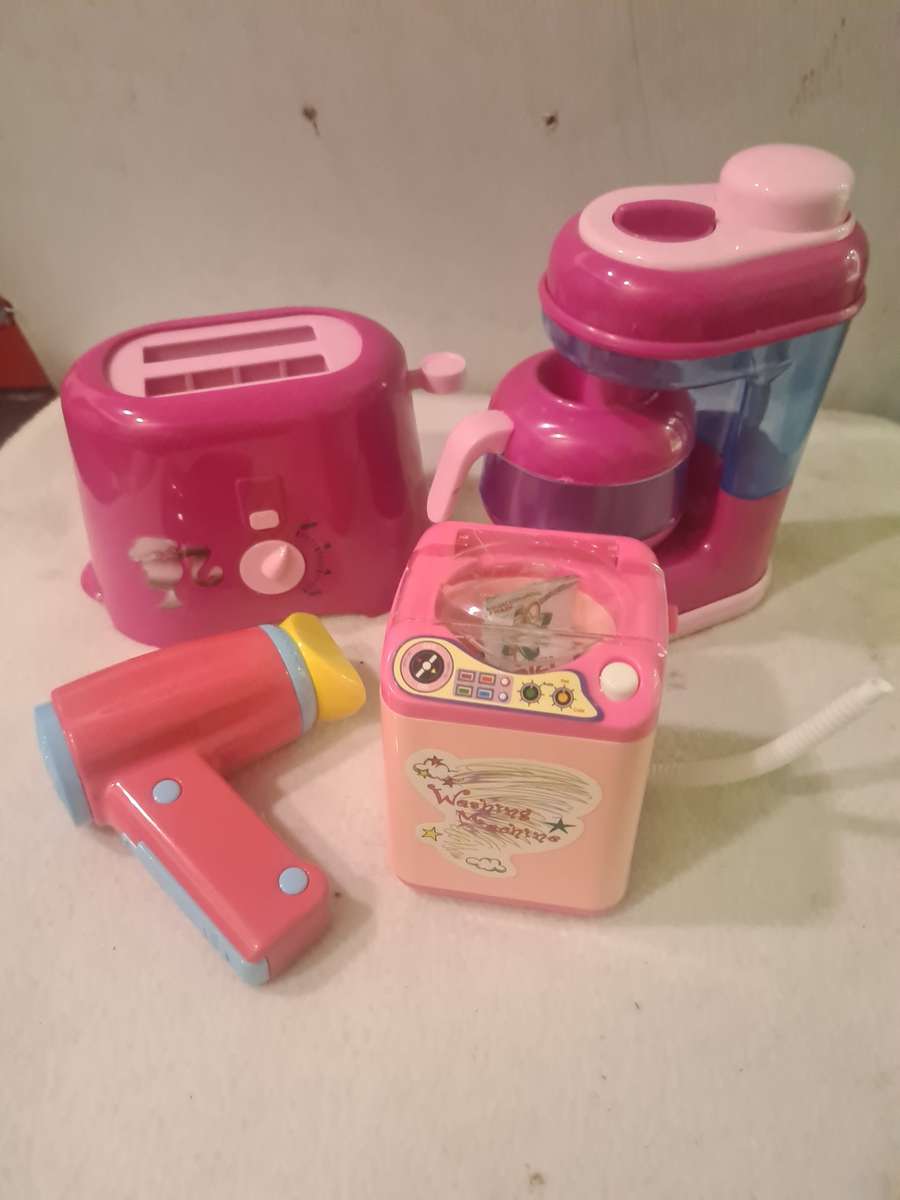 4 PIECE GIRLS BATTERY OPERATED TOYS-MINT CONDITION