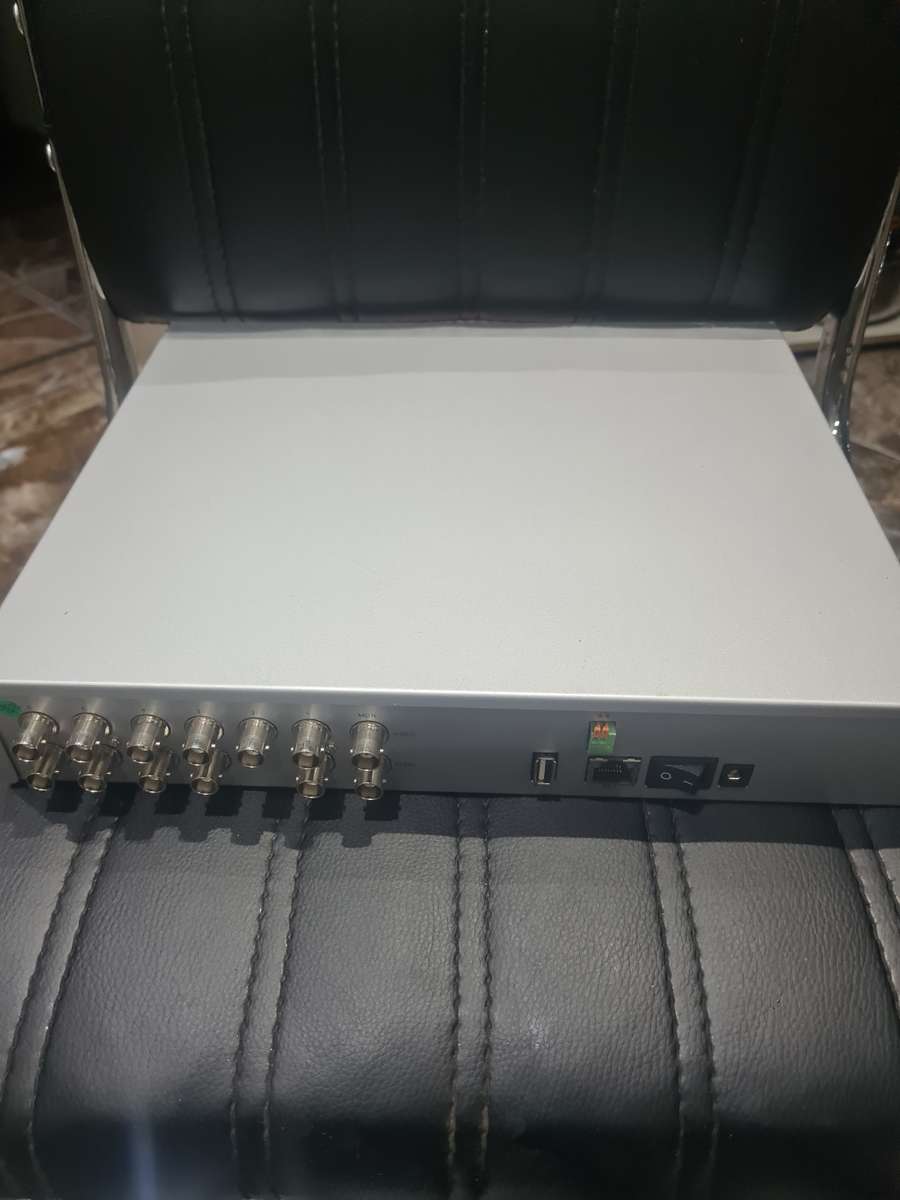 8 CHANNELS DVR INCL.POWER SUPPLY, REMOTE AND MOUSE