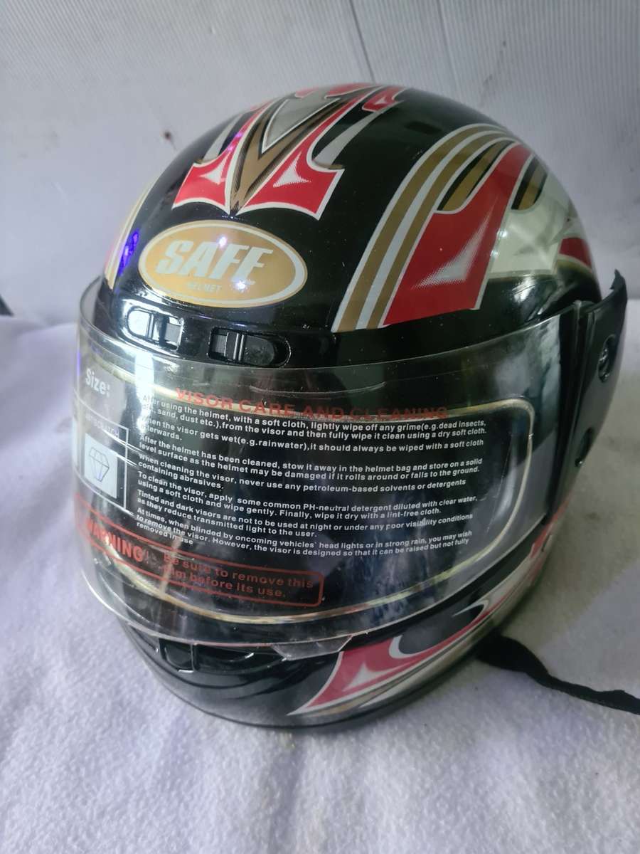 SAFE HELMET WITH VISOR PROTECTOR