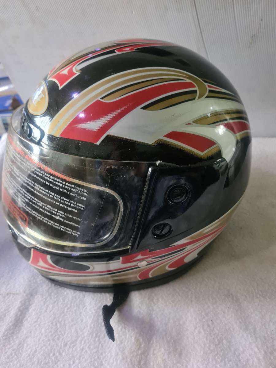 SAFE HELMET WITH VISOR PROTECTOR