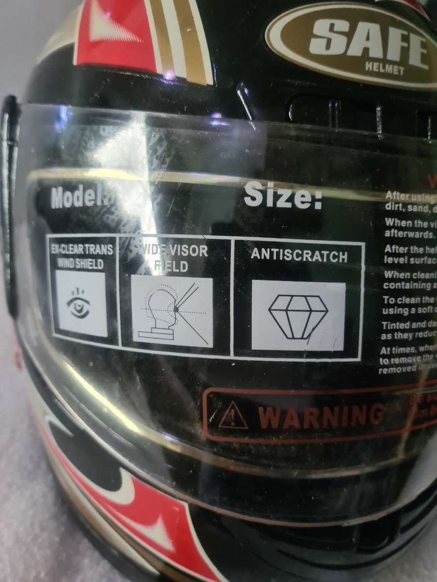 SAFE HELMET WITH VISOR PROTECTOR