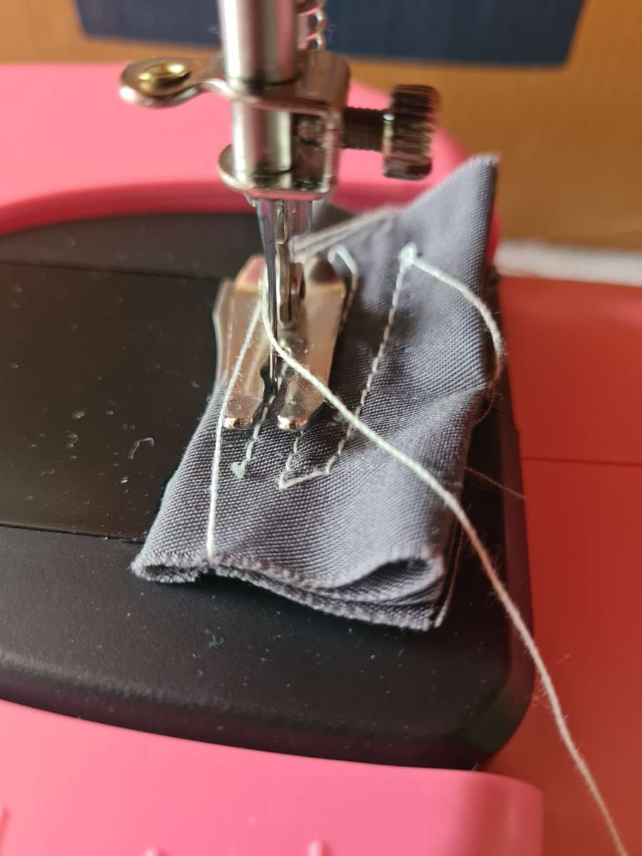 MINI SEWING MACHINE
