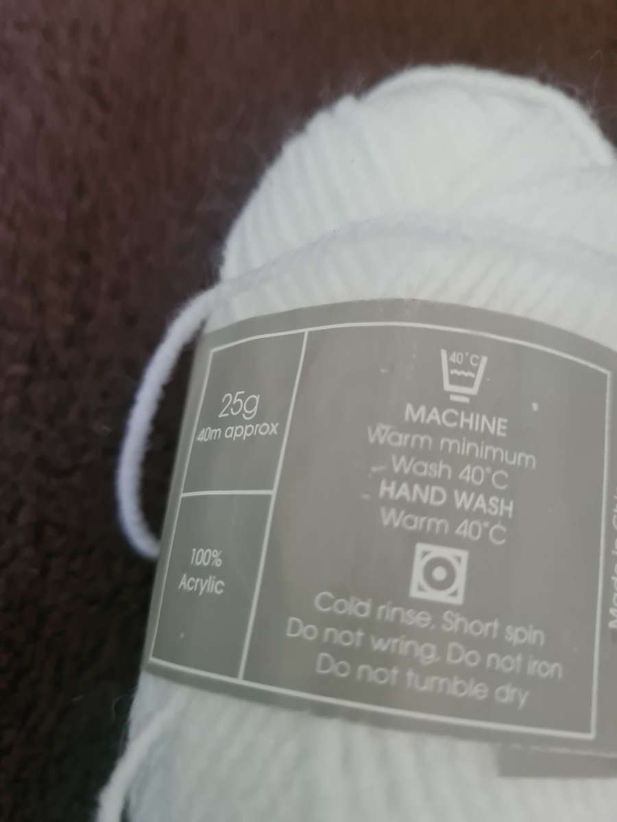 20 X 25g White Baby Knitting/Crochet Wool