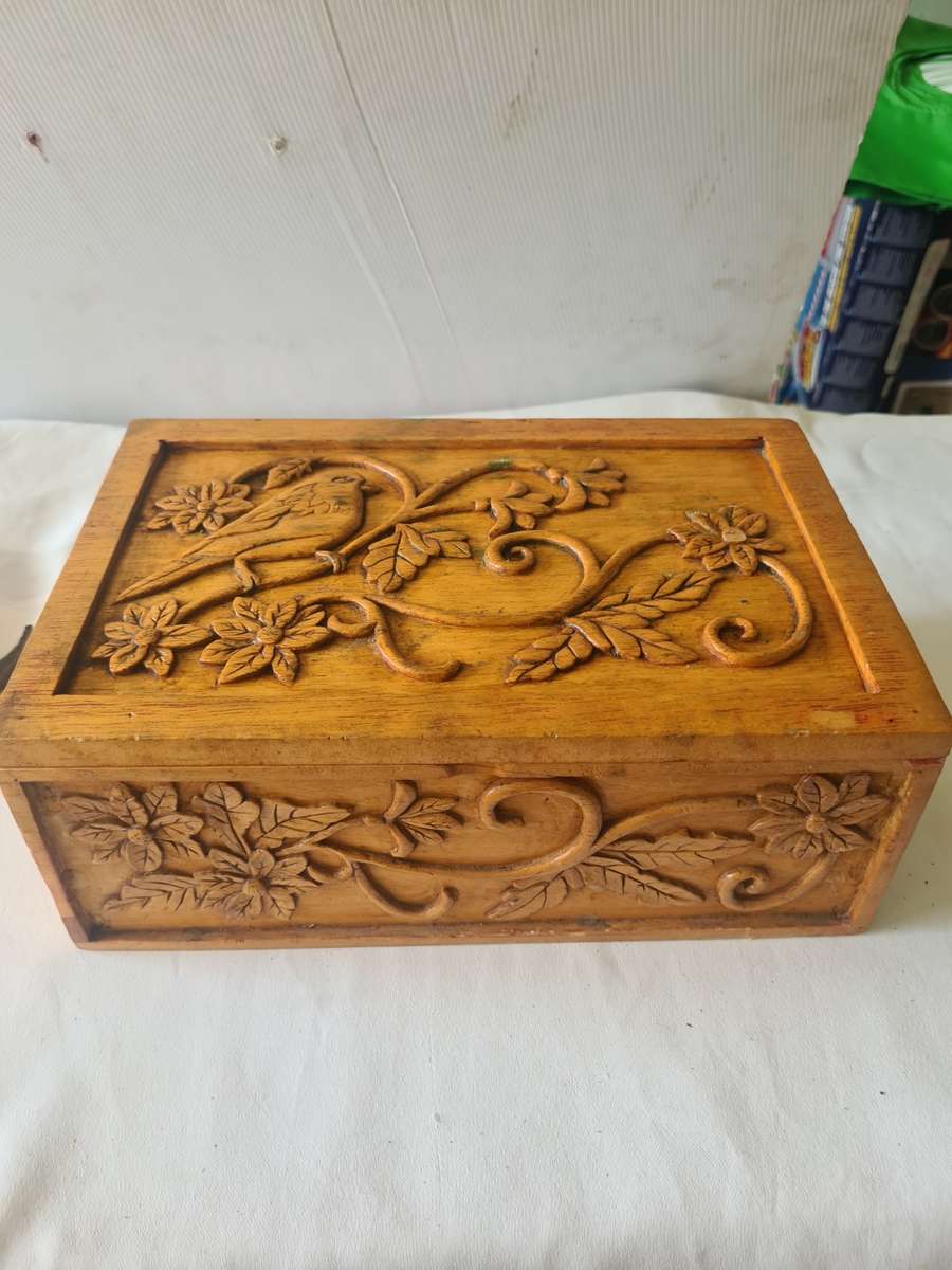 BEAUTIFUL CARVED WOODEN JEWELRY BOX