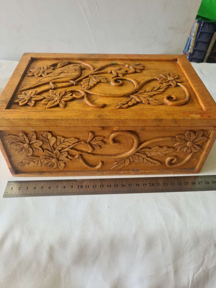 BEAUTIFUL CARVED WOODEN JEWELRY BOX