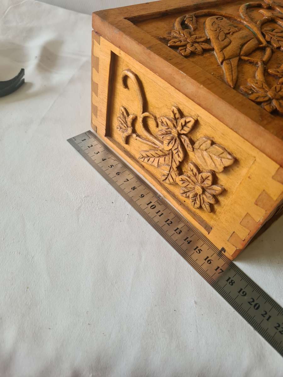 BEAUTIFUL CARVED WOODEN JEWELRY BOX