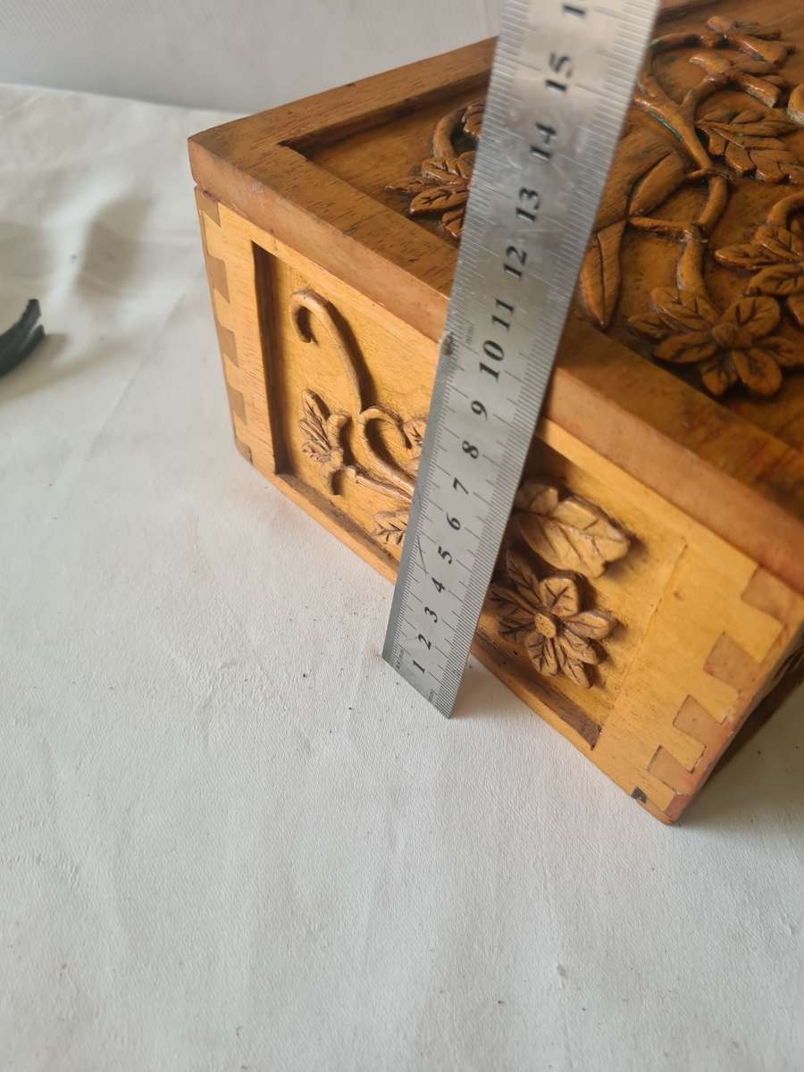 BEAUTIFUL CARVED WOODEN JEWELRY BOX