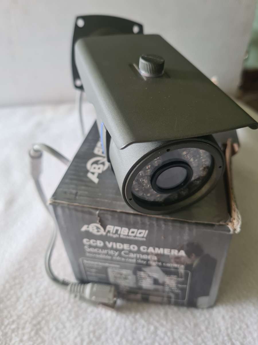 HIGH RESOLUTION IR COLOR CCD CAMERA