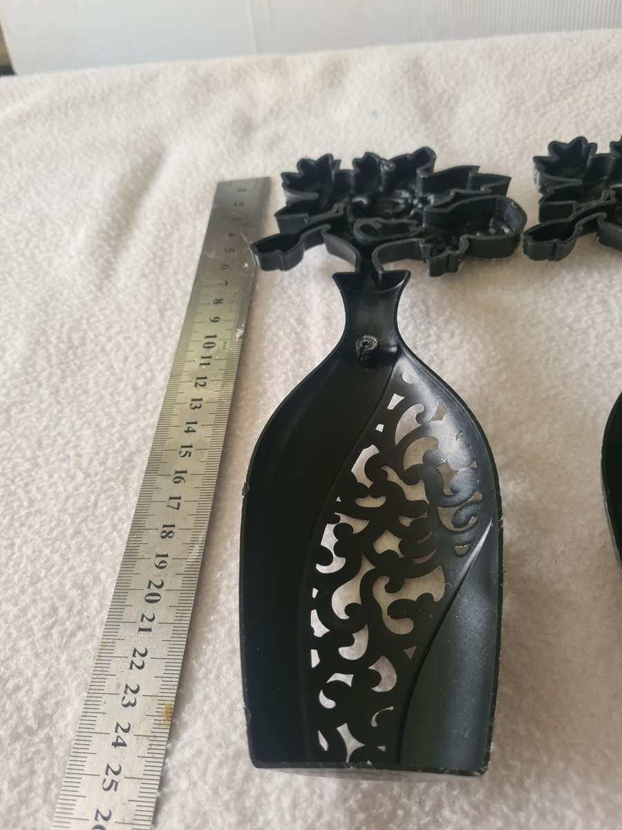 SET OF 2 WALL DECORATIVE ITEMS