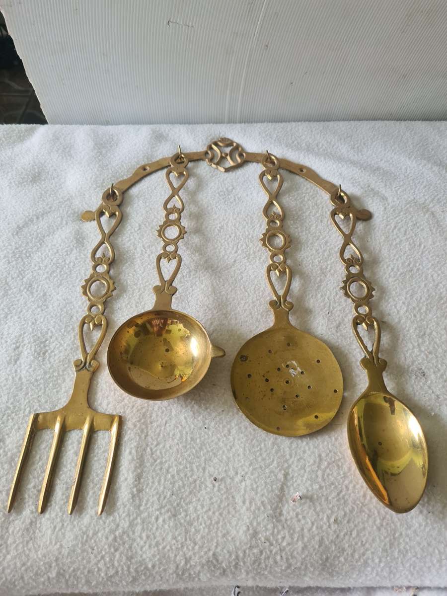 SOLID BRASS WALL HANGING CUTLERIES (APPROXIMATELY 40CM HEIGHT)