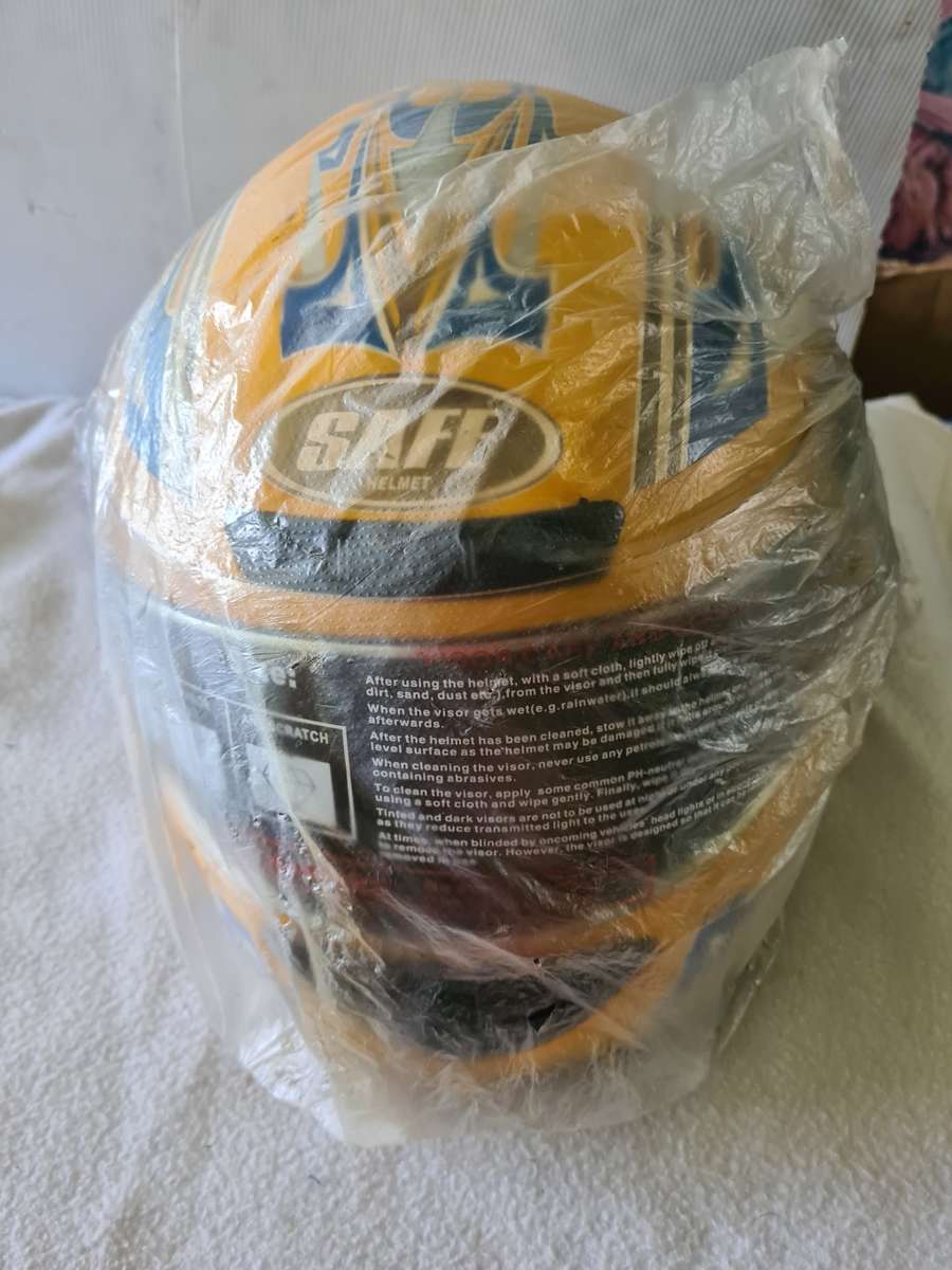 SAFE HELMET WITH VISOR PROTECTOR