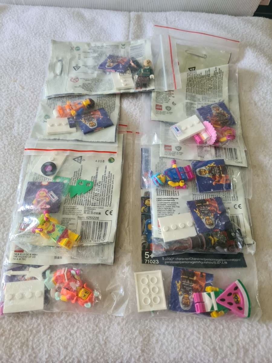 8 LEGO THE MOVIE MINIFIGURES WITH ASSESCORIES (LIMITED EDITION)