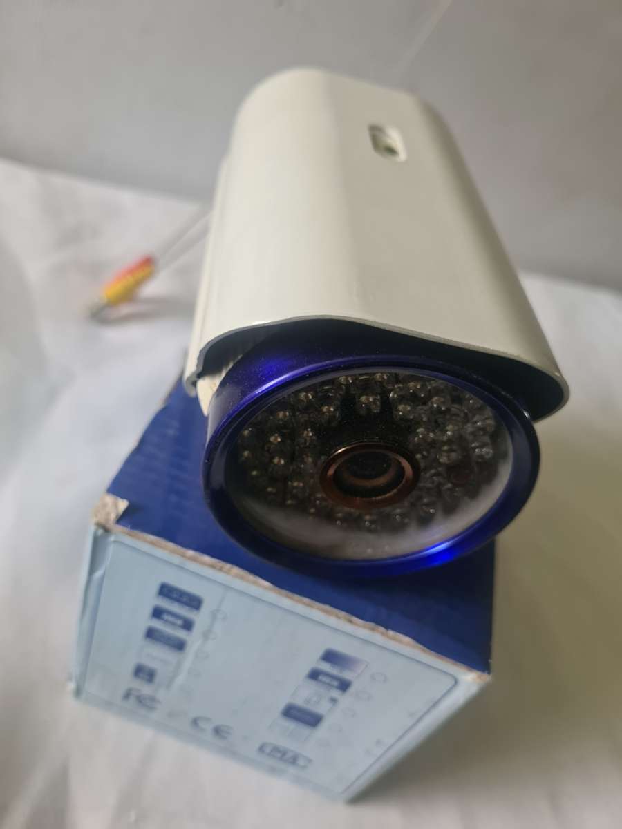 INFRARED DAY/ NIGHT SURVEILLANCE CAMERA