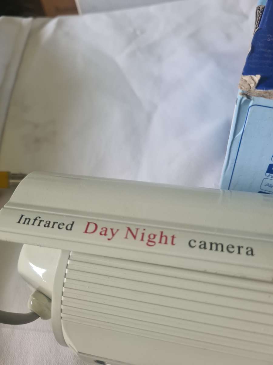 INFRARED DAY/ NIGHT SURVEILLANCE CAMERA