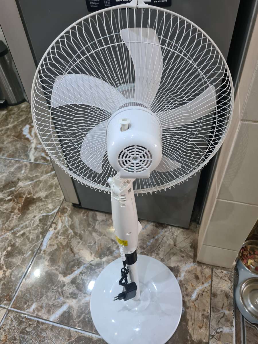 RECHARGABLE SOLAR FAN(FREESTANDING)45cm diameter