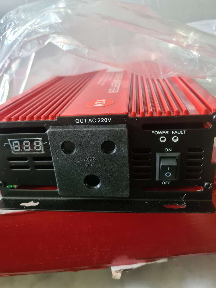 4000 WATTS POWER INVERTER (12 V) WITH OVERLOAD PROTECTION