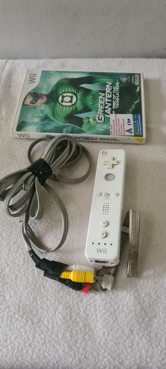 NINTENDO WII (BLACK)INCL.2 NUNCHUK ADAPTERS,A WHITE REMOTE,P.SUPPLY AND A GAME DISC-SEE DESCRIPTION